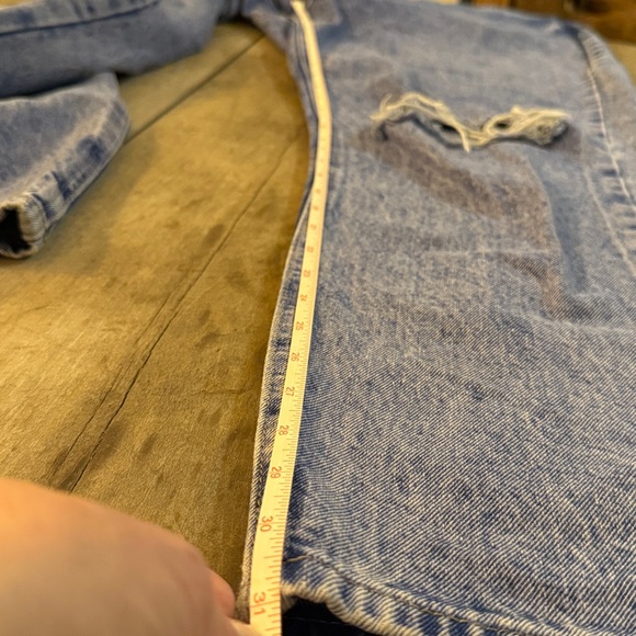 100% cotton Misguided Riot High Rise Mom Blue Jeans Distressed US size 14 - Picture 9 of 9